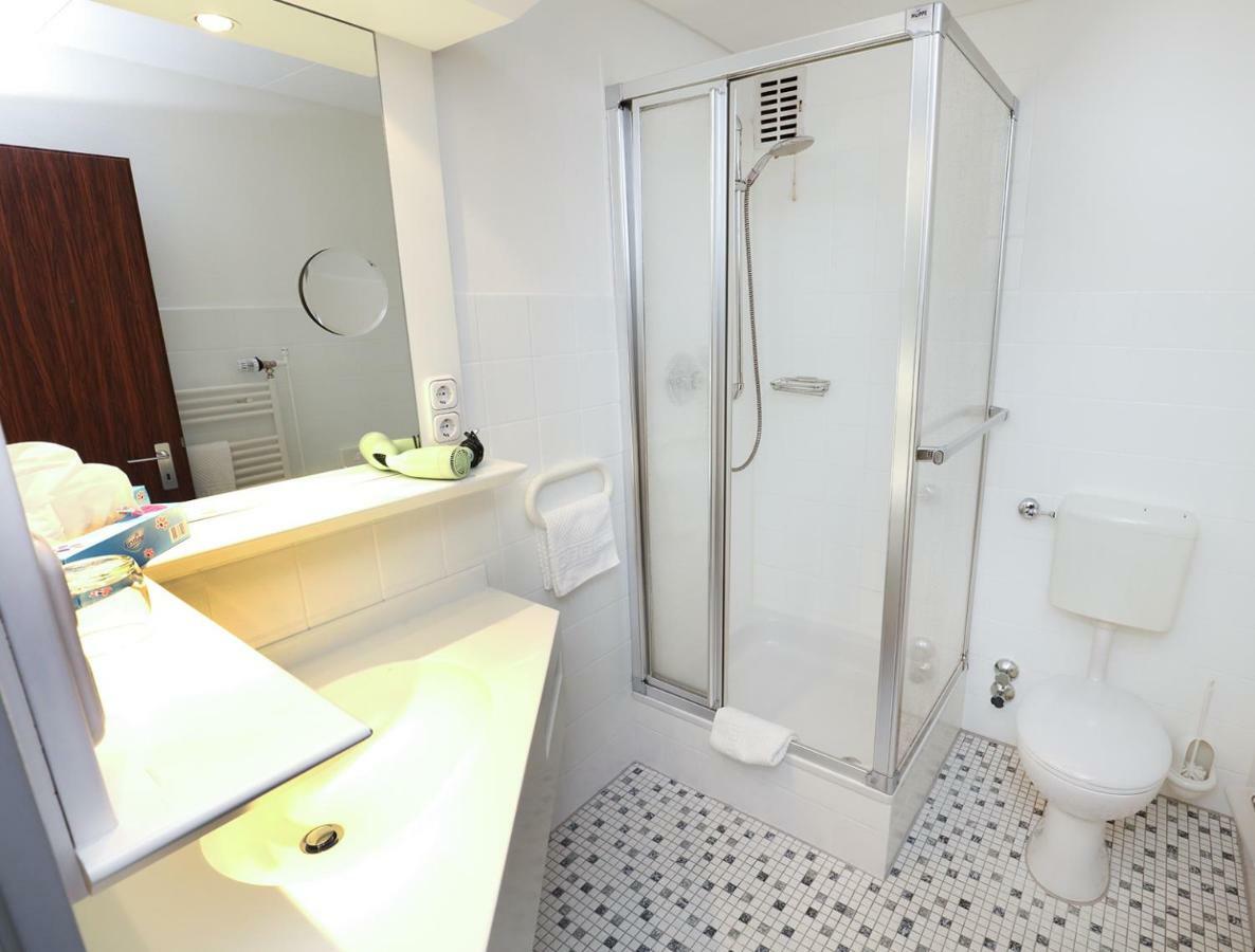 Hotel Kroeger Ennigerloh Экстерьер фото
