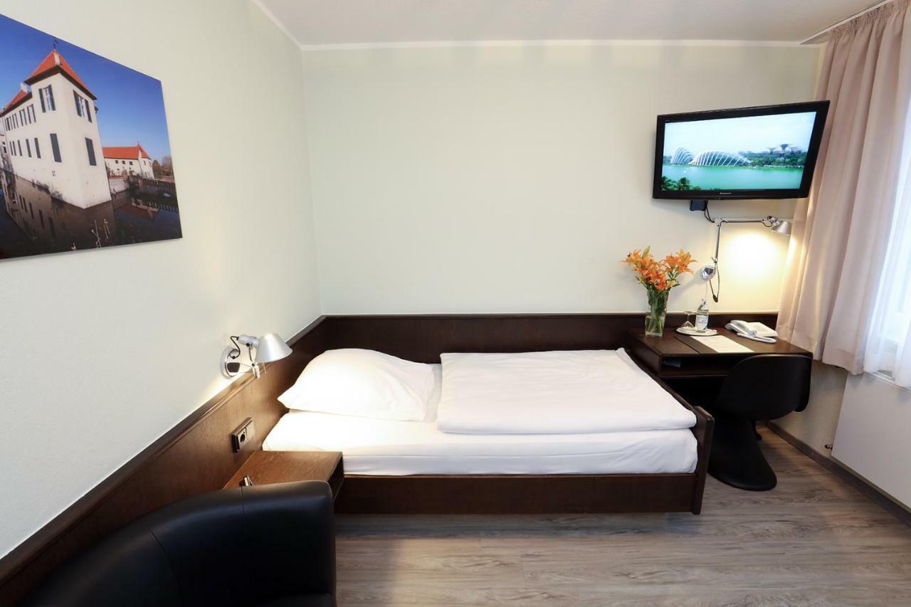 Hotel Kroeger Ennigerloh Экстерьер фото